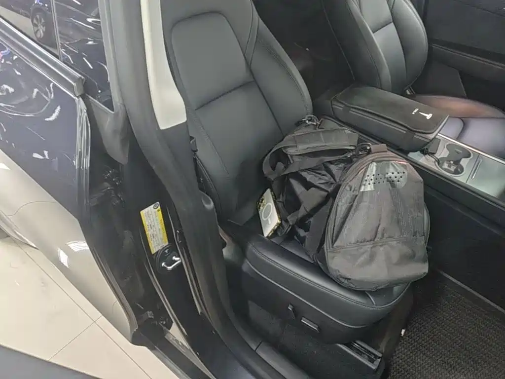 Tesla Model Y — фото 25