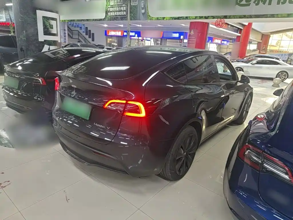 Tesla Model Y — фото 7
