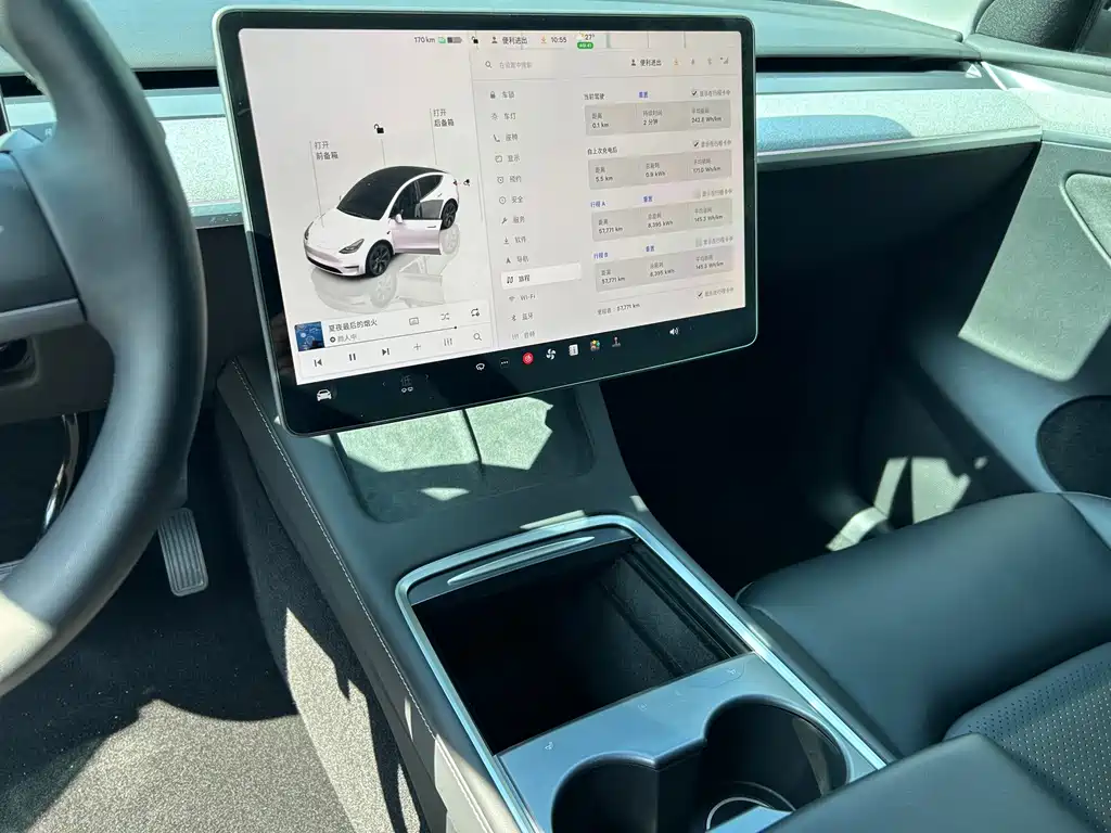 Tesla Model Y — фото 14