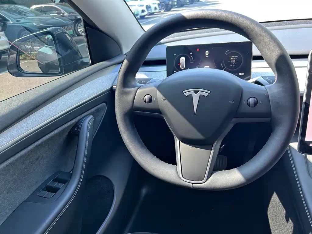 Tesla Model Y — фото 15