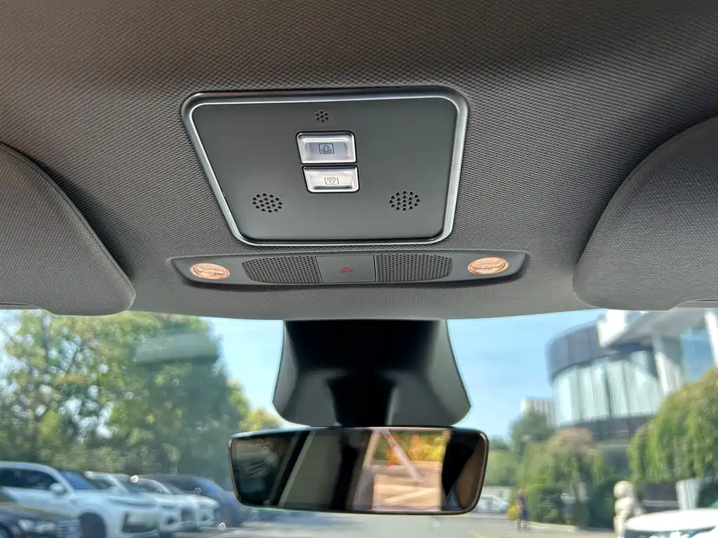 Tesla Model Y — фото 17