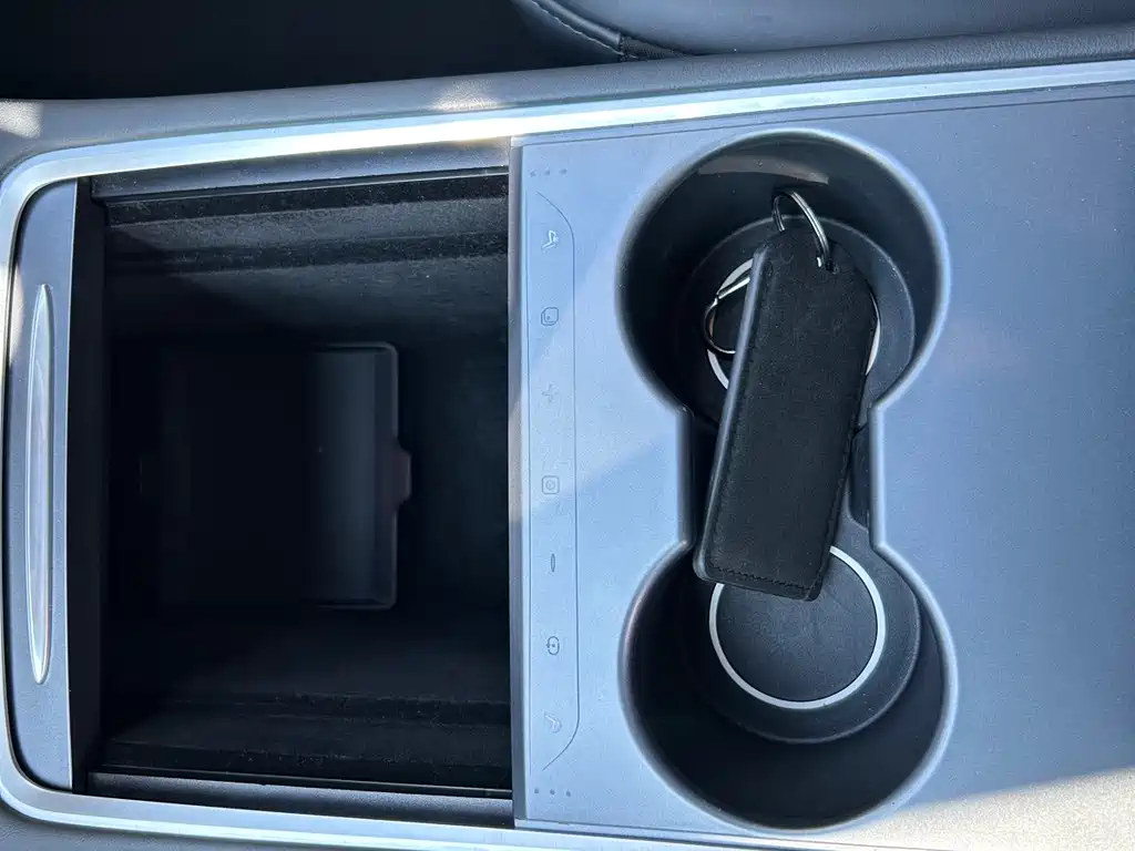 Tesla Model Y — фото 18