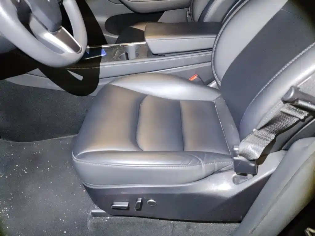Tesla Model Y — фото 11