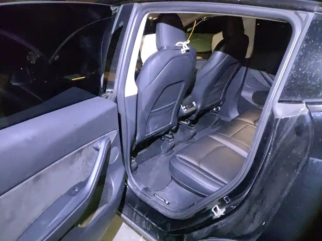 Tesla Model Y — фото 13