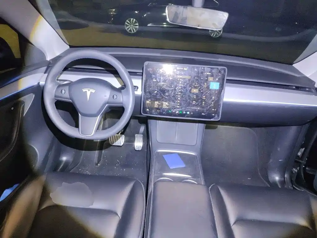Tesla Model Y — фото 5