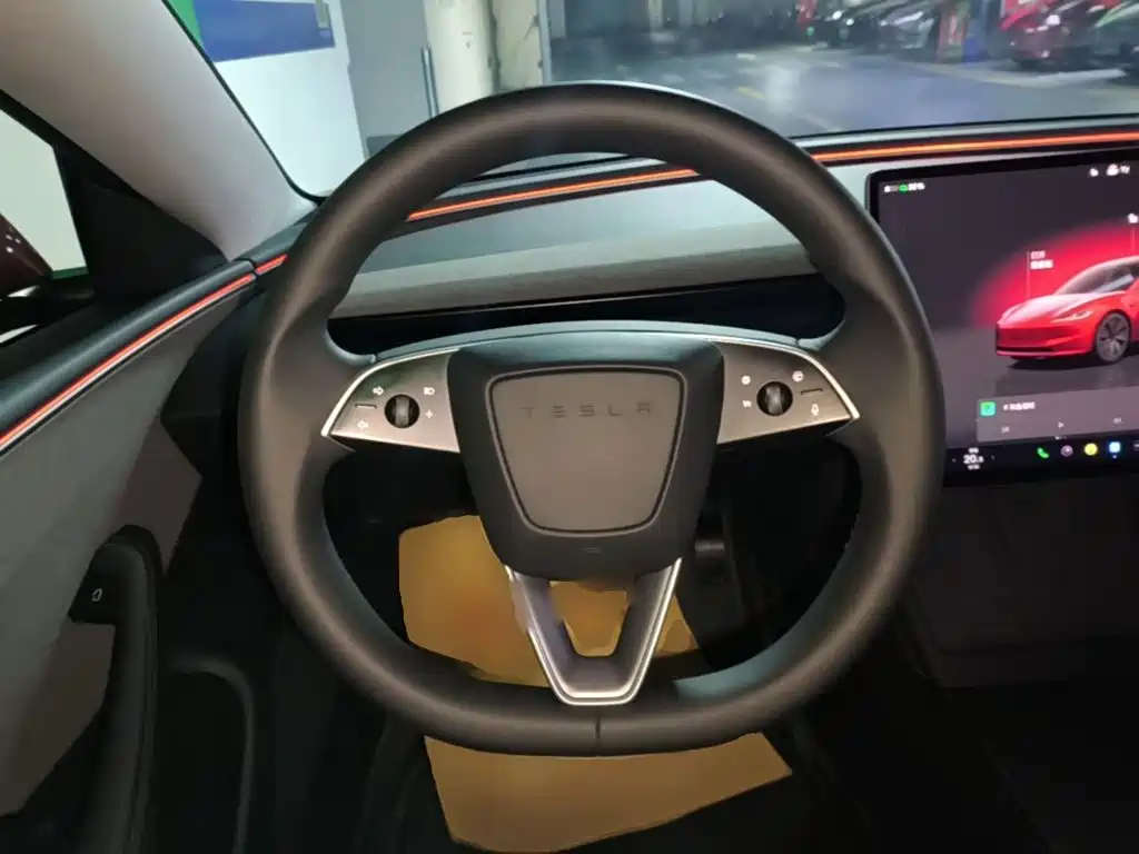 Tesla Model 3 — фото 11