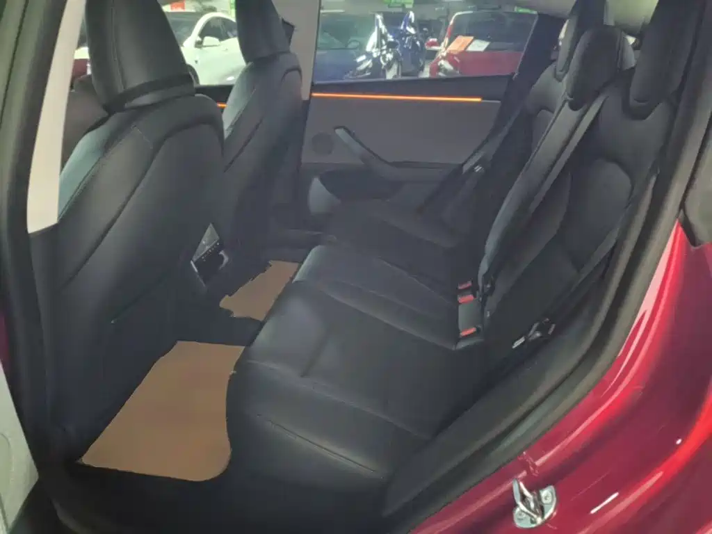 Tesla Model 3 — фото 17