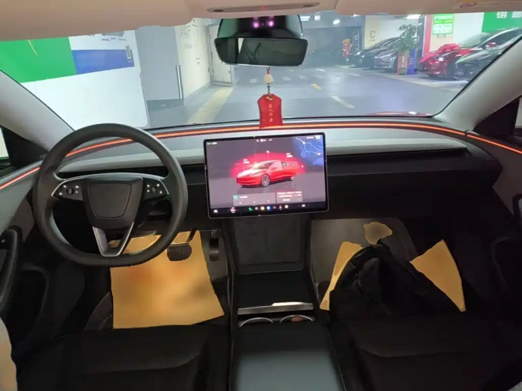 Tesla Model 3 — фото 10