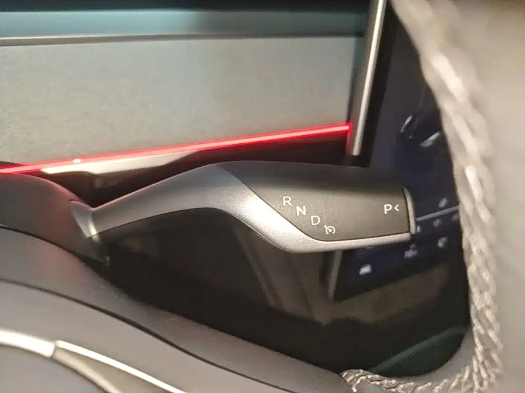 Tesla Model Y — фото 14