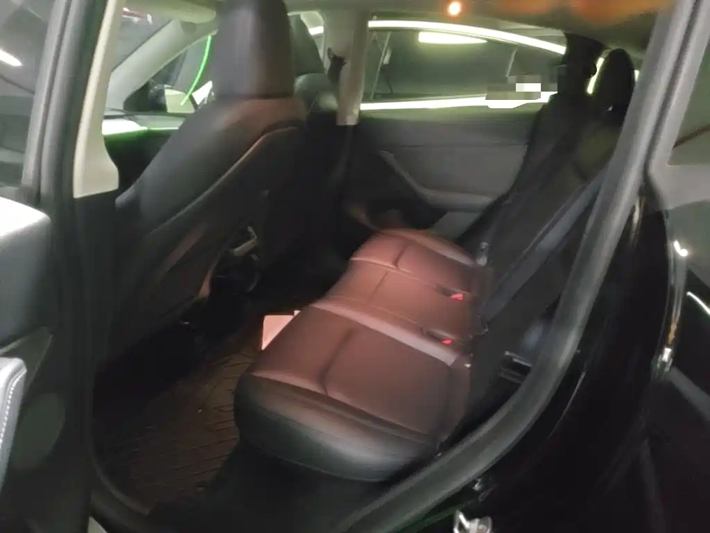 Tesla Model Y — фото 17