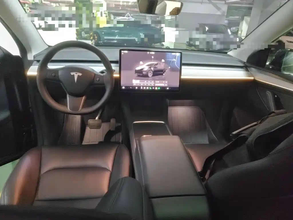 Tesla Model Y — фото 10