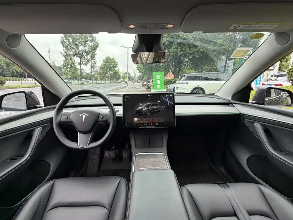 Tesla Model Y — фото 13