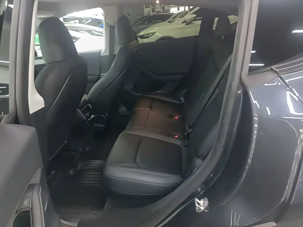 Tesla Model Y — фото 17
