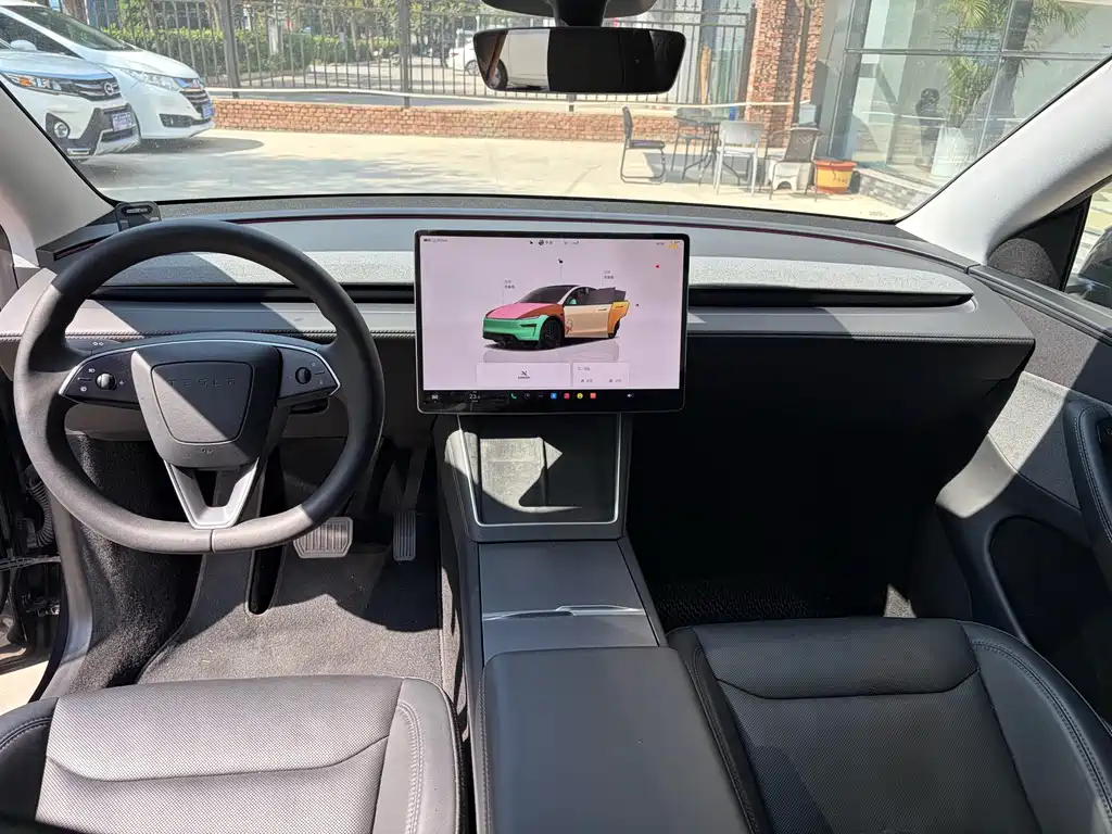 Tesla Model Y — фото 5