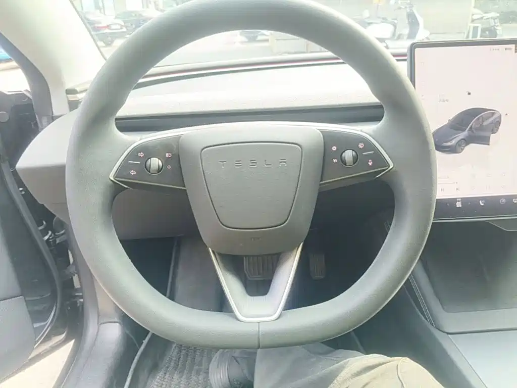 Tesla Model 3 — фото 11
