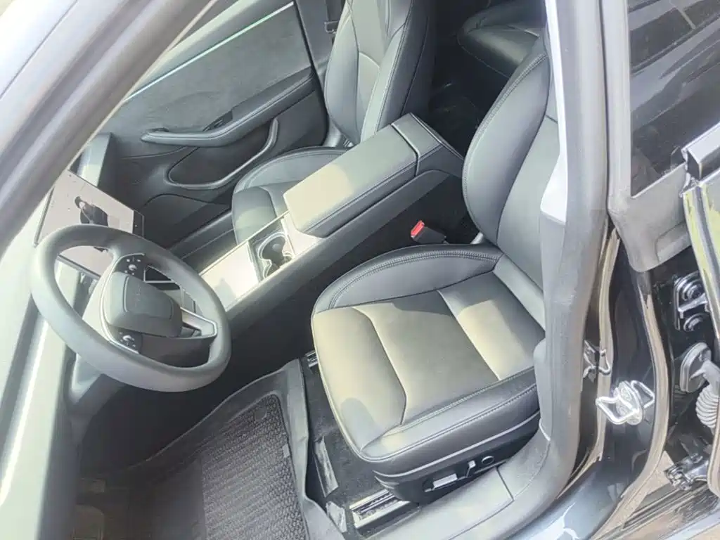 Tesla Model 3 — фото 15