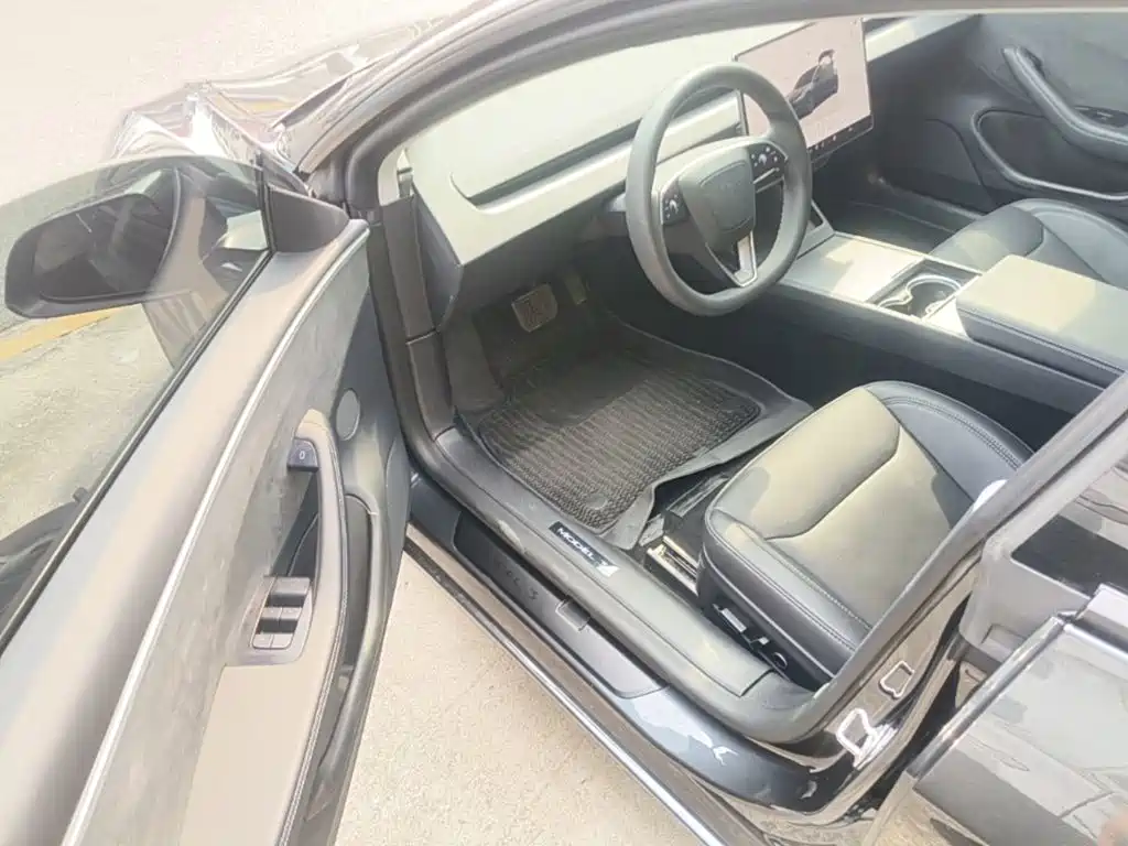 Tesla Model 3 — фото 16