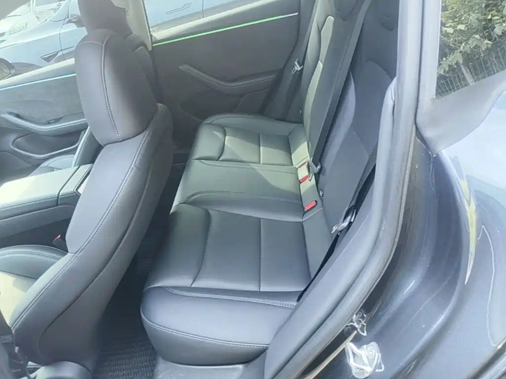 Tesla Model 3 — фото 17