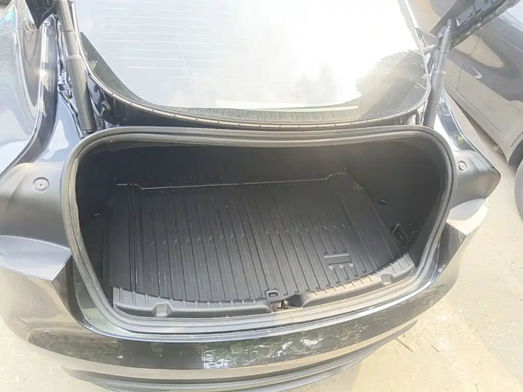 Tesla Model 3 — фото 19