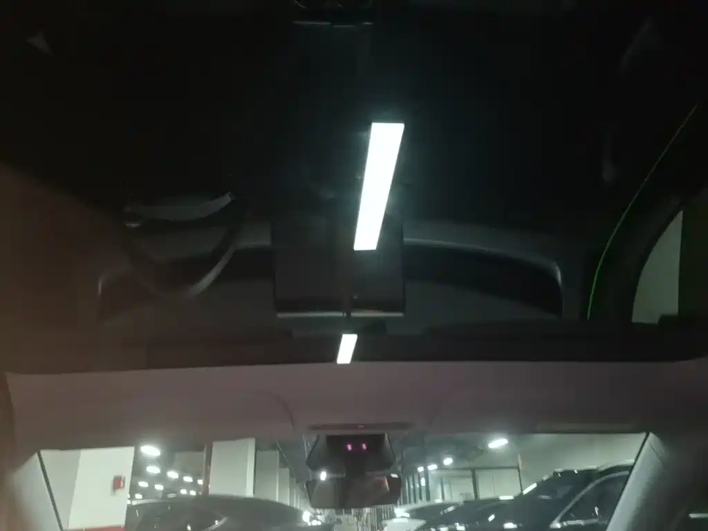 Tesla Model Y — фото 18