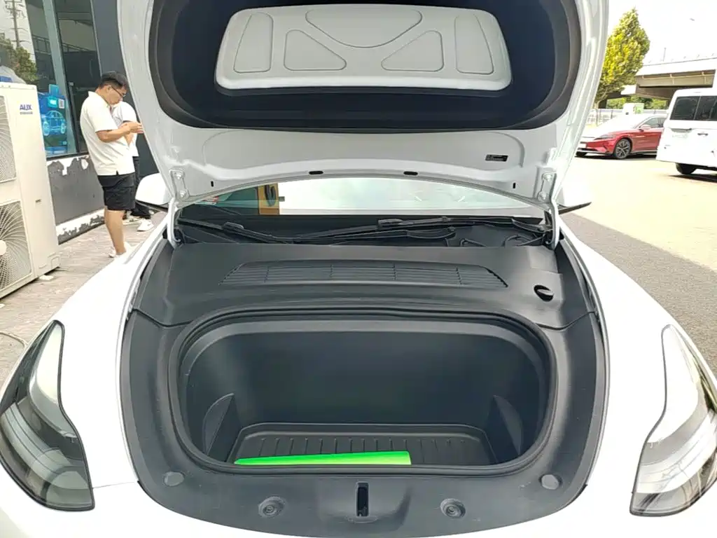 Tesla Model Y — фото 20