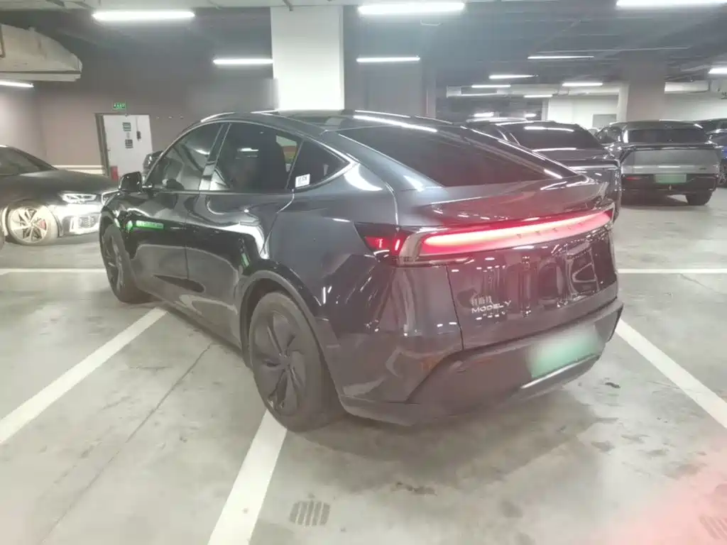 Tesla Model Y — фото 5