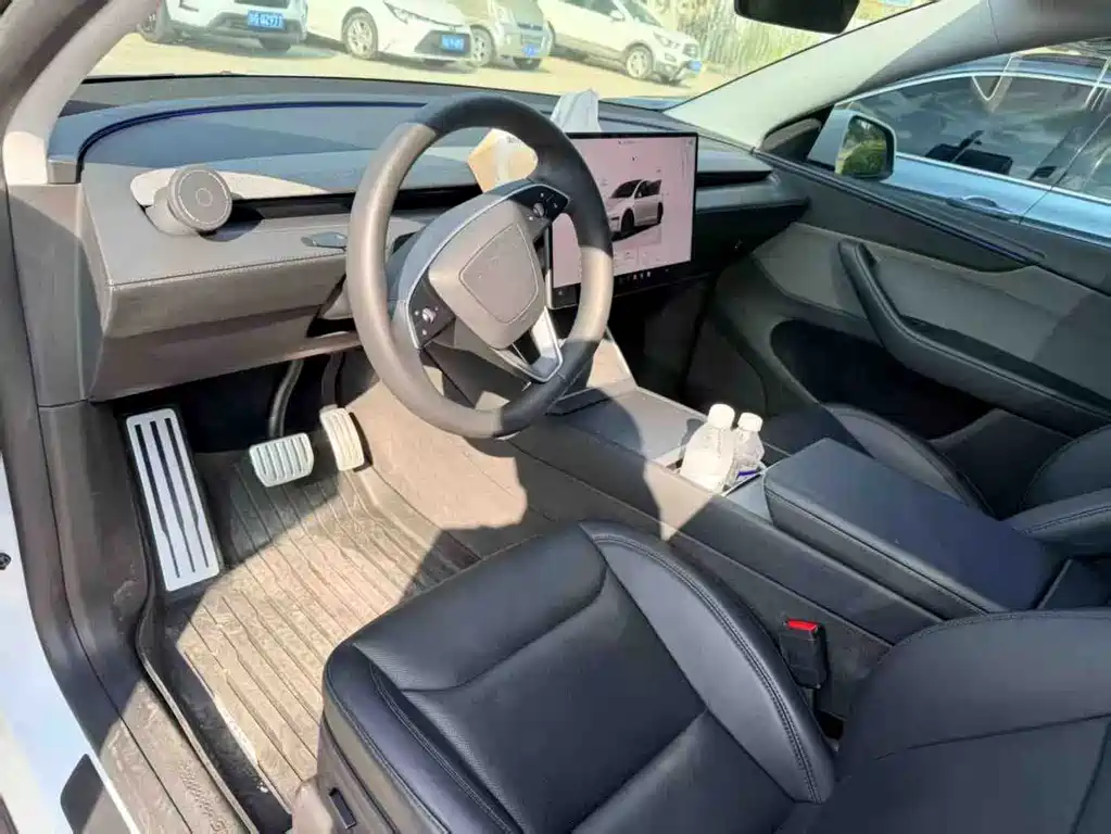 Tesla Model Y — фото 2