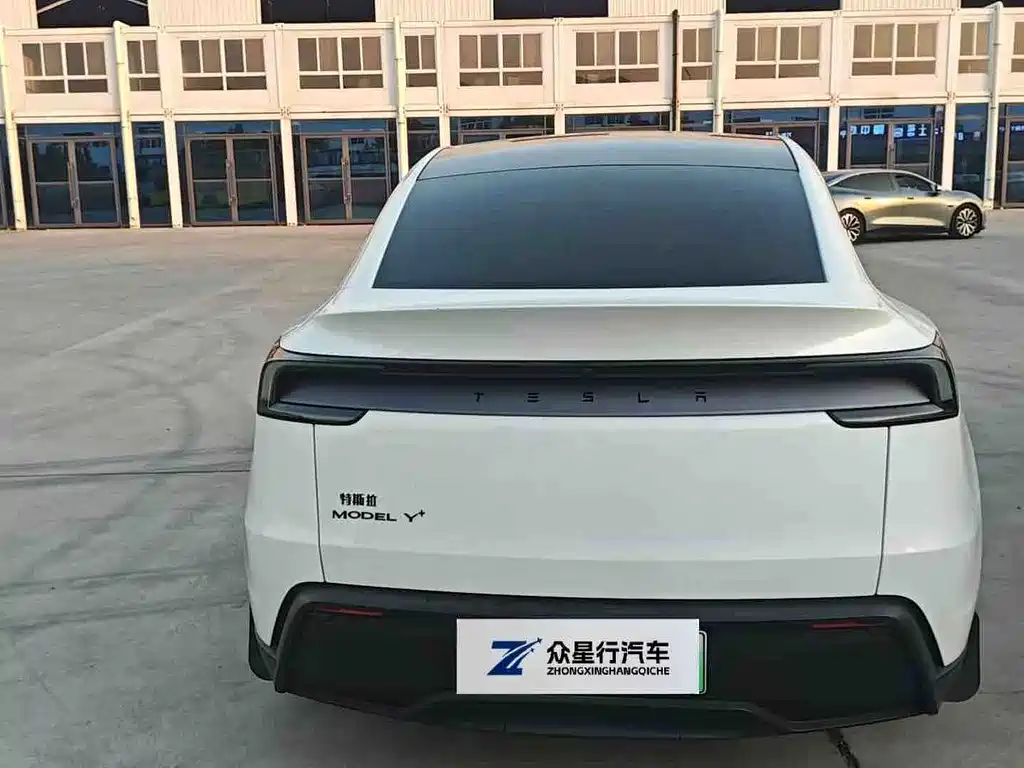 Tesla Model Y — фото 7