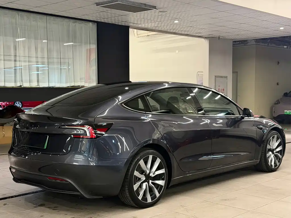 Tesla Model 3 — фото 3