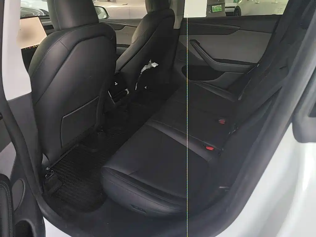 Tesla Model Y — фото 17