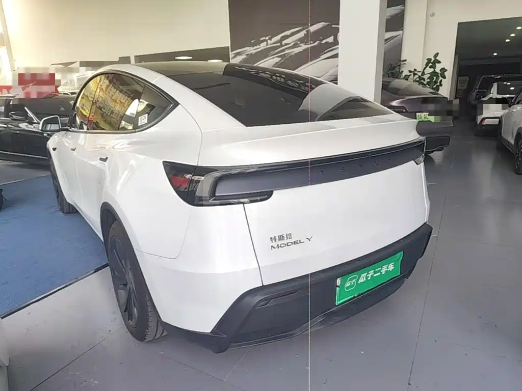 Tesla Model Y — фото 5