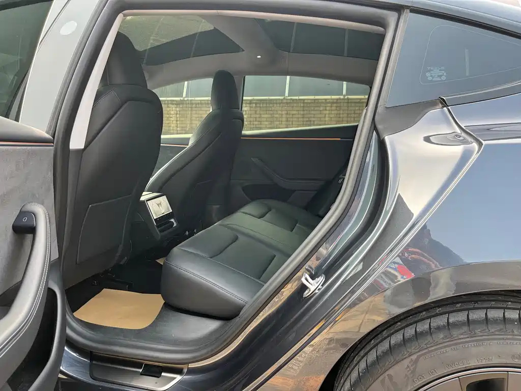 Tesla Model 3 — фото 14