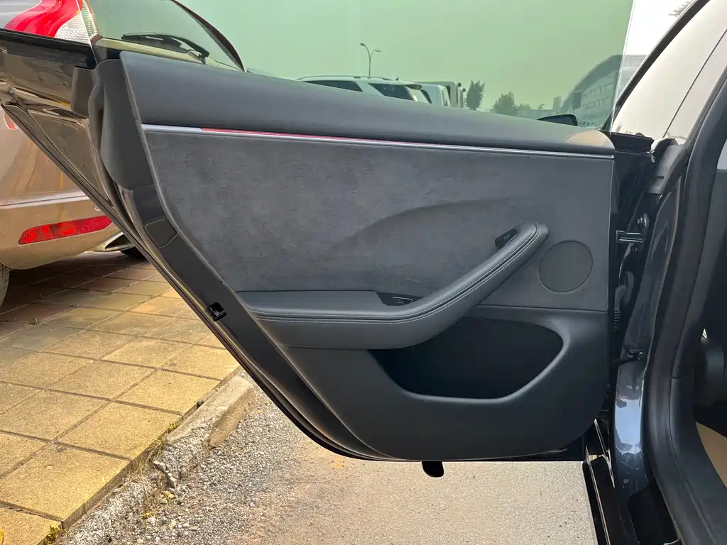 Tesla Model 3 — фото 15