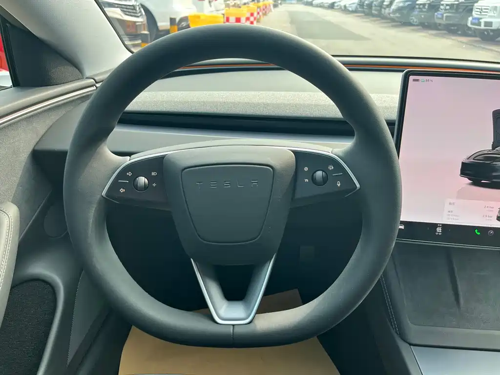 Tesla Model 3 — фото 20