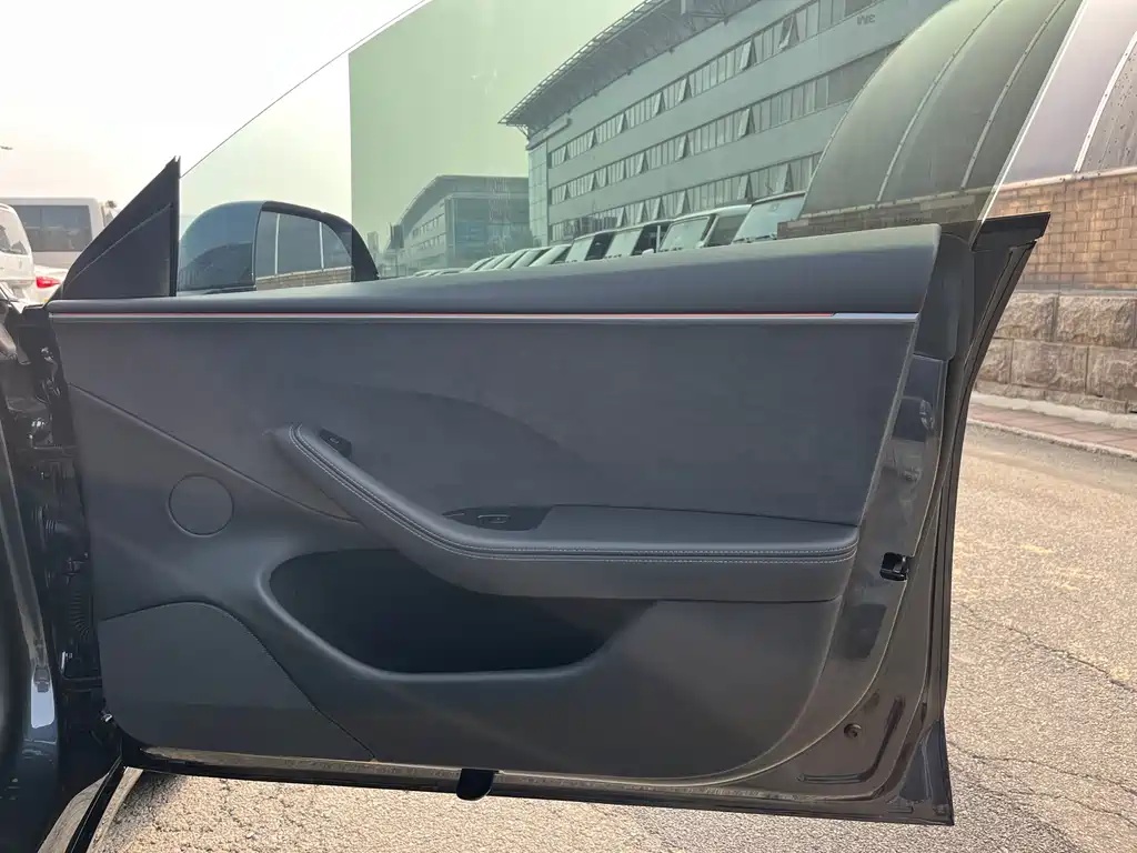Tesla Model 3 — фото 26