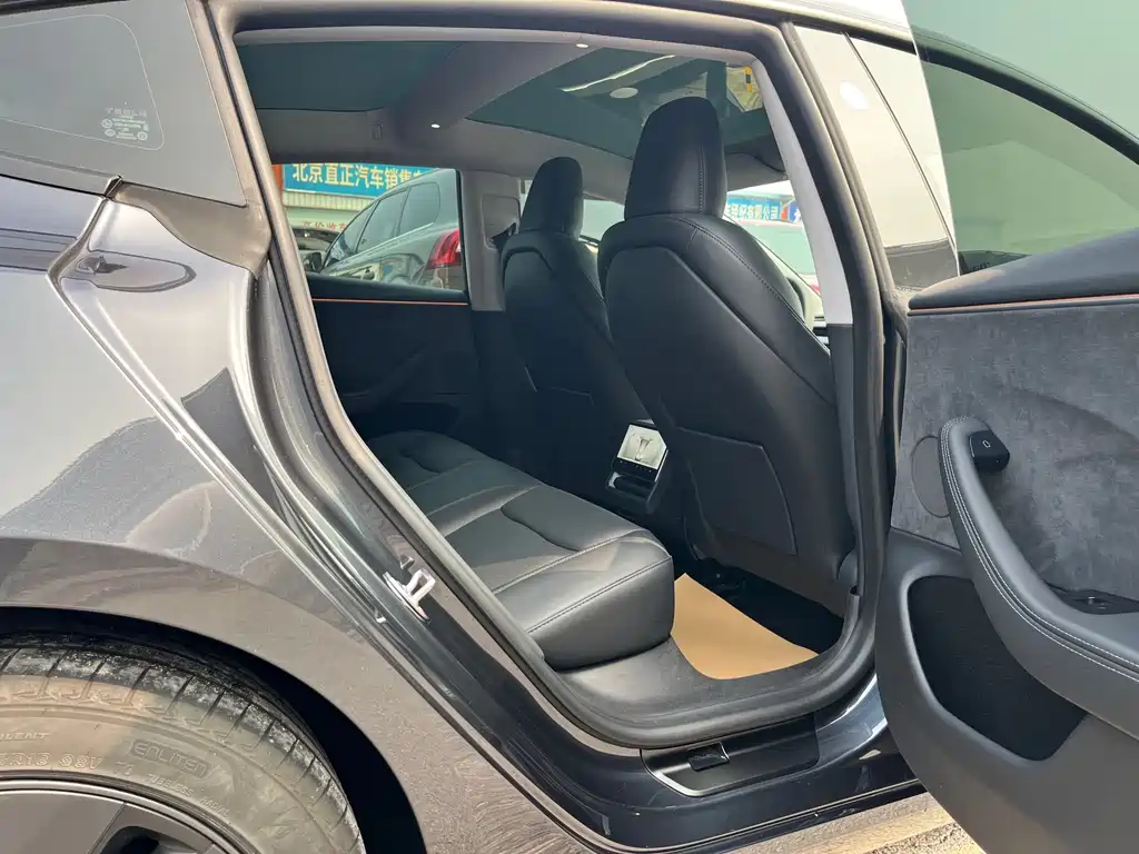 Tesla Model 3 — фото 30