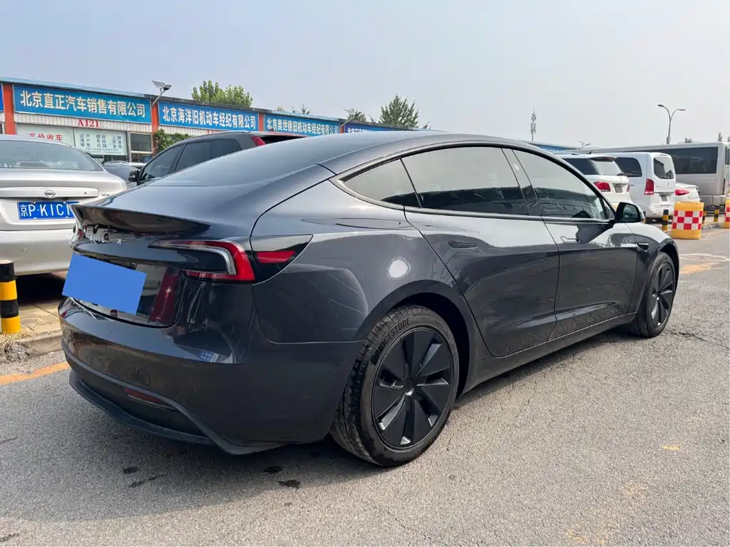 Tesla Model 3 — фото 4