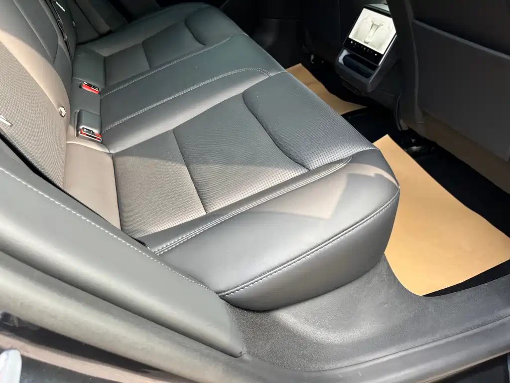 Tesla Model 3 — фото 31