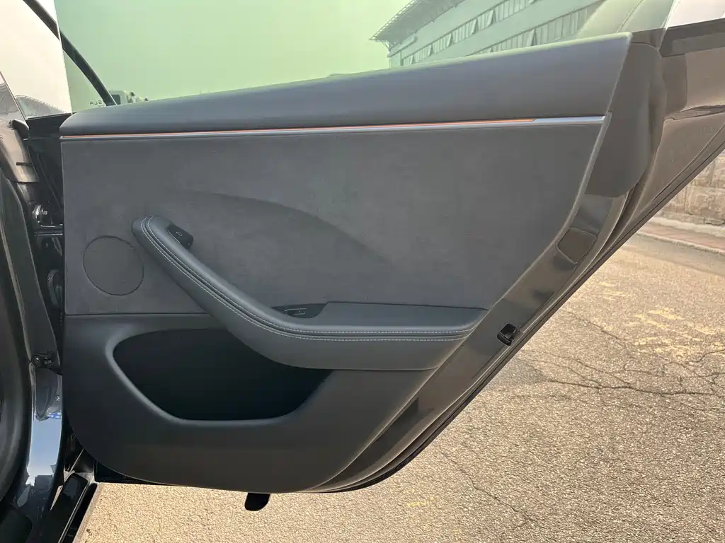 Tesla Model 3 — фото 32