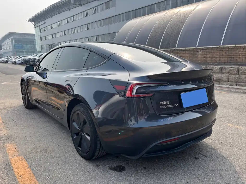 Tesla Model 3 — фото 6