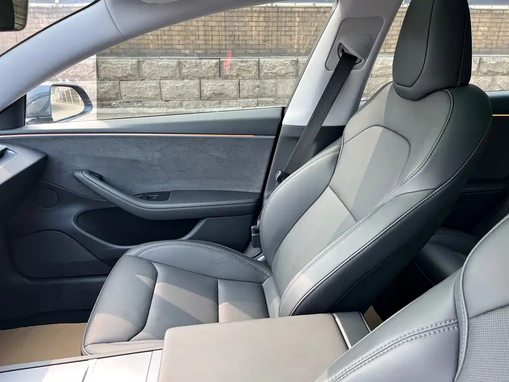 Tesla Model 3 — фото 9