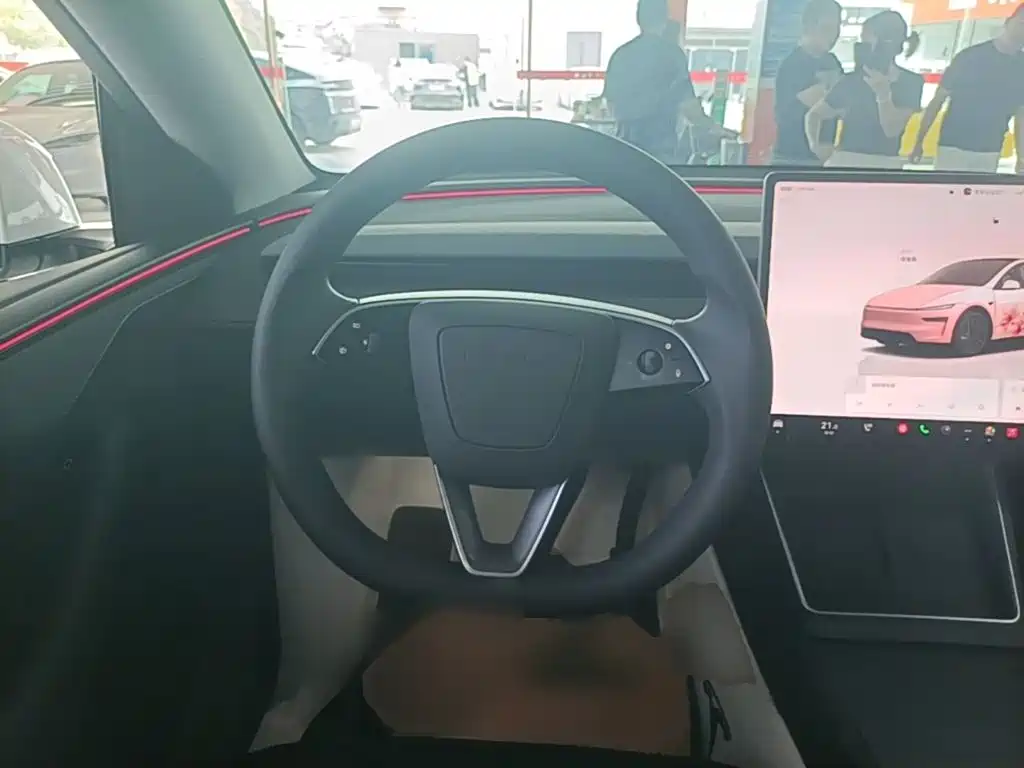 Tesla Model Y — фото 11
