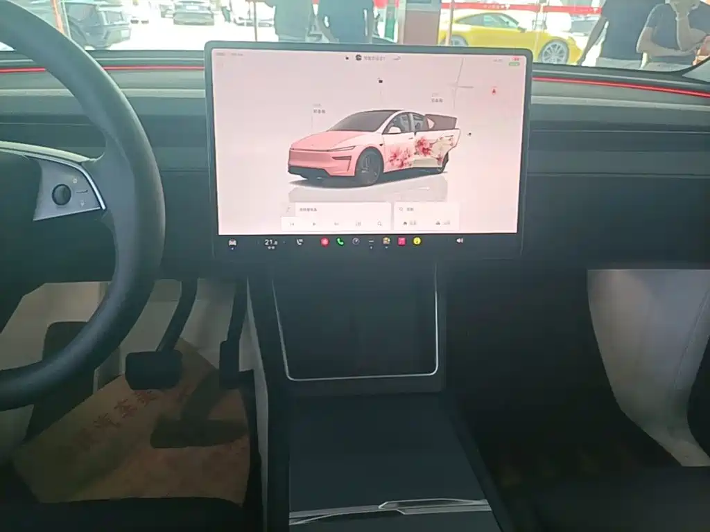 Tesla Model Y — фото 13