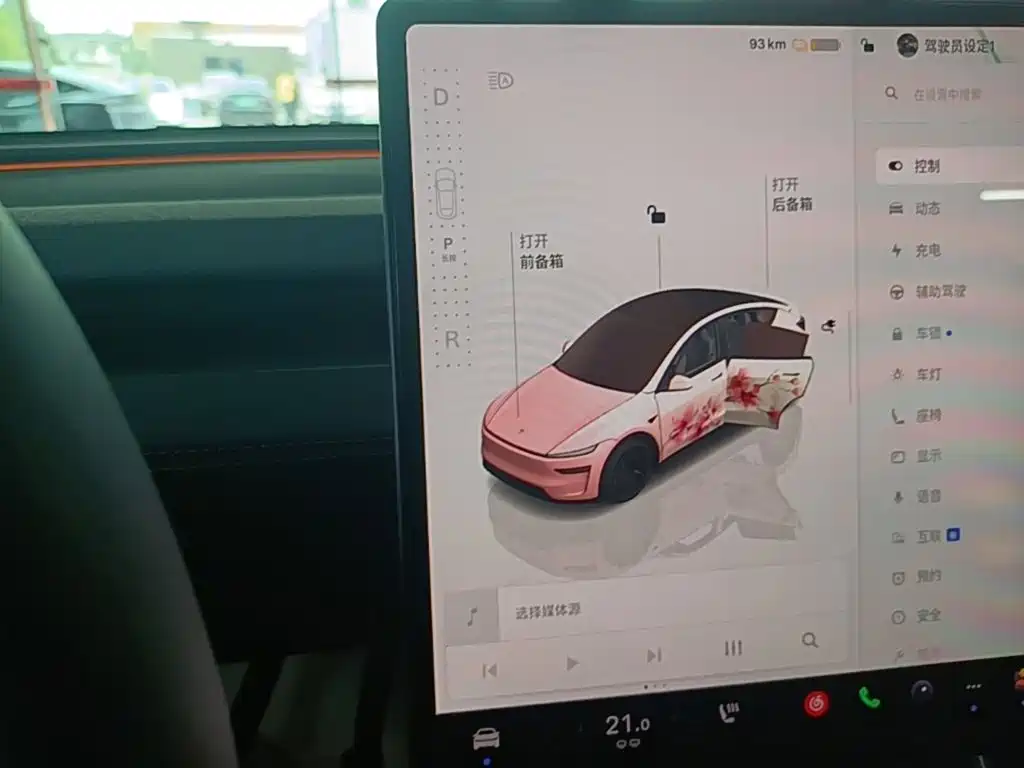 Tesla Model Y — фото 14