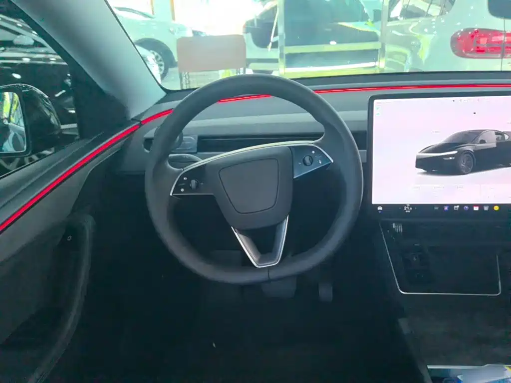 Tesla Model Y — фото 11