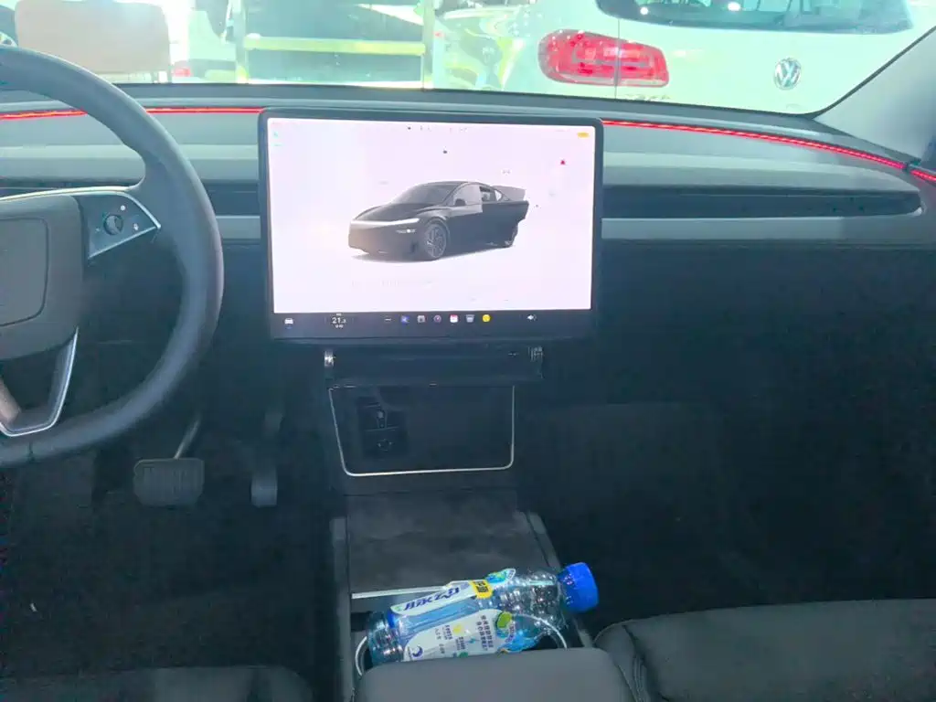 Tesla Model Y — фото 13