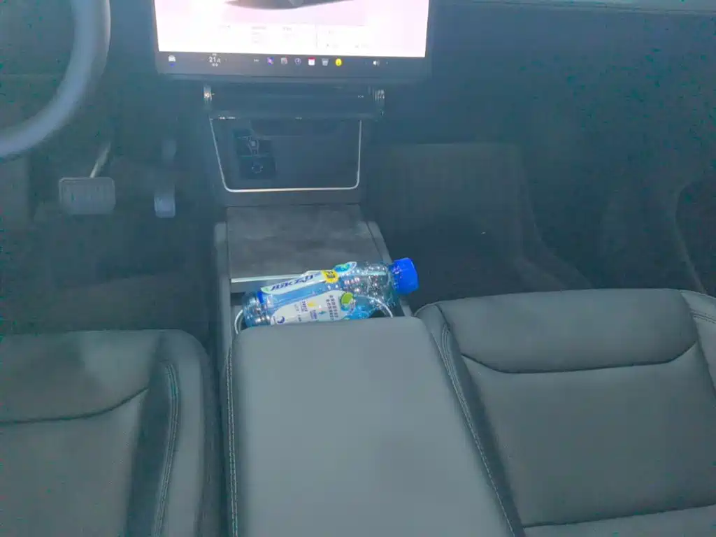 Tesla Model Y — фото 14
