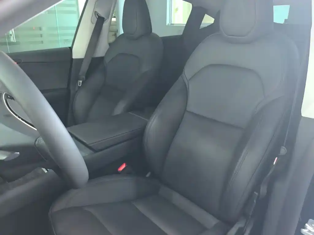 Tesla Model Y — фото 15