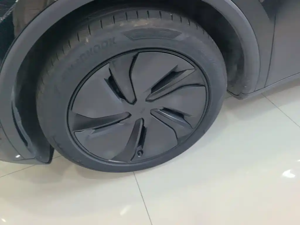 Tesla Model Y — фото 23
