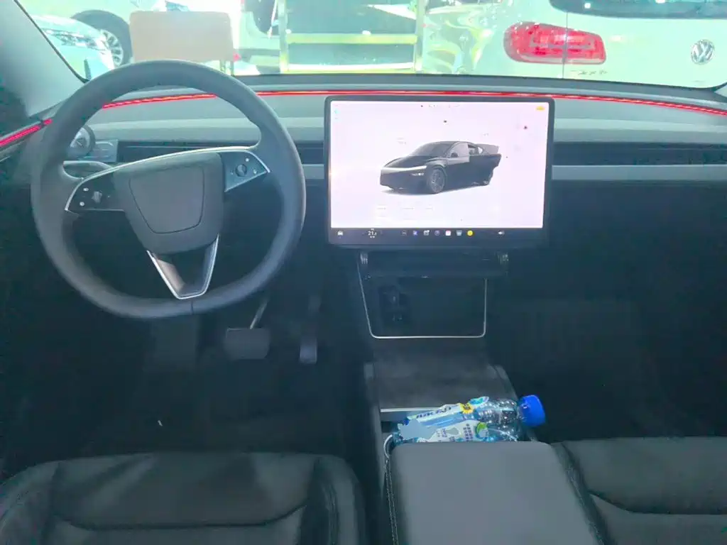 Tesla Model Y — фото 10